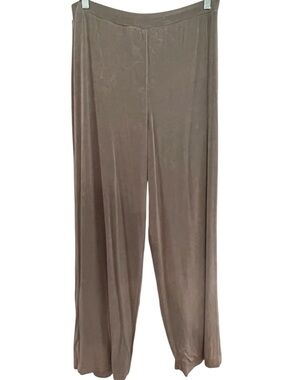 Chico’s No Tummy Travelers Pant in Taupe (Size 2 Short)